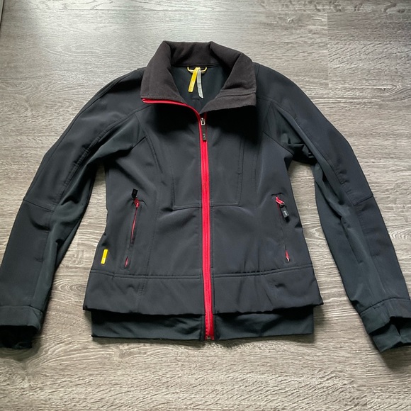 Lolë softshell jacket. - Picture 1 of 7